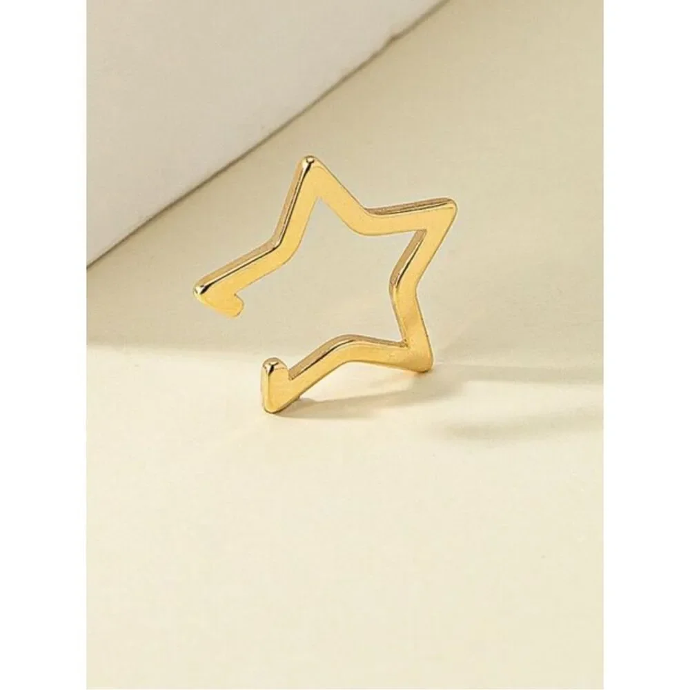 Gold Star-Shaped Ear Cuff A1754